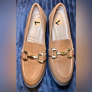 New Adrienne Vittadini 7 Camel Loafers Gold horsebit link quiet luxury heritage